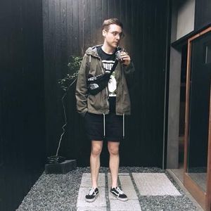 Meet your Posher, Perry